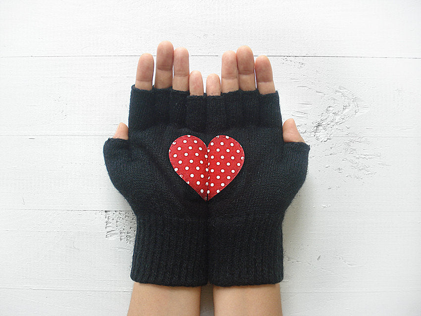 fingerless black gloves, gloves with heart