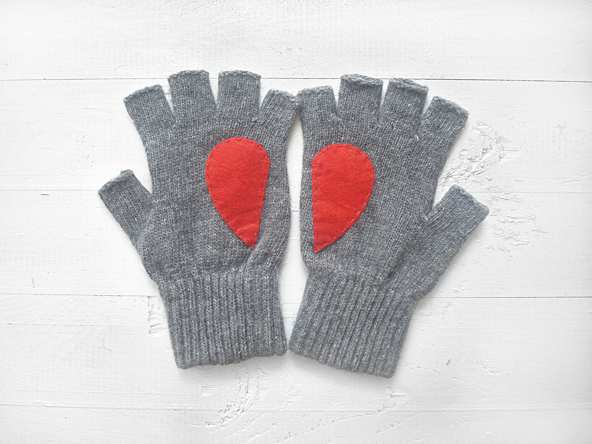 Heart Gloves / Gray / Red