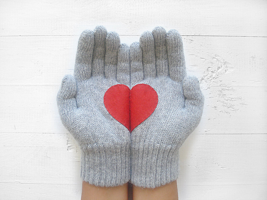 Heart Gloves / Grey / Red