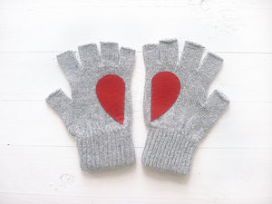 Heart Gloves / Grey / Red
