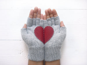 Heart Gloves / Gray