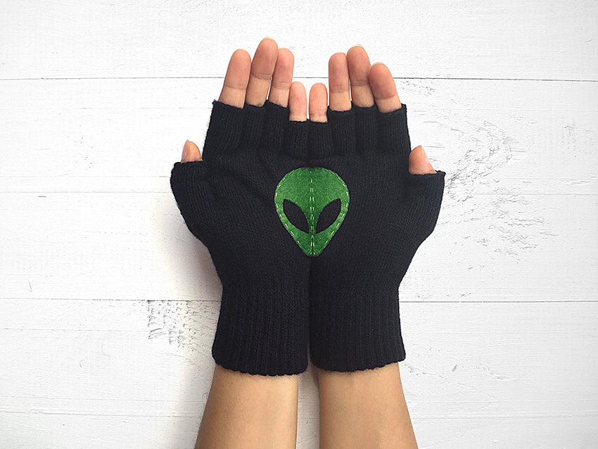 alien lover, fingerless black gloves 